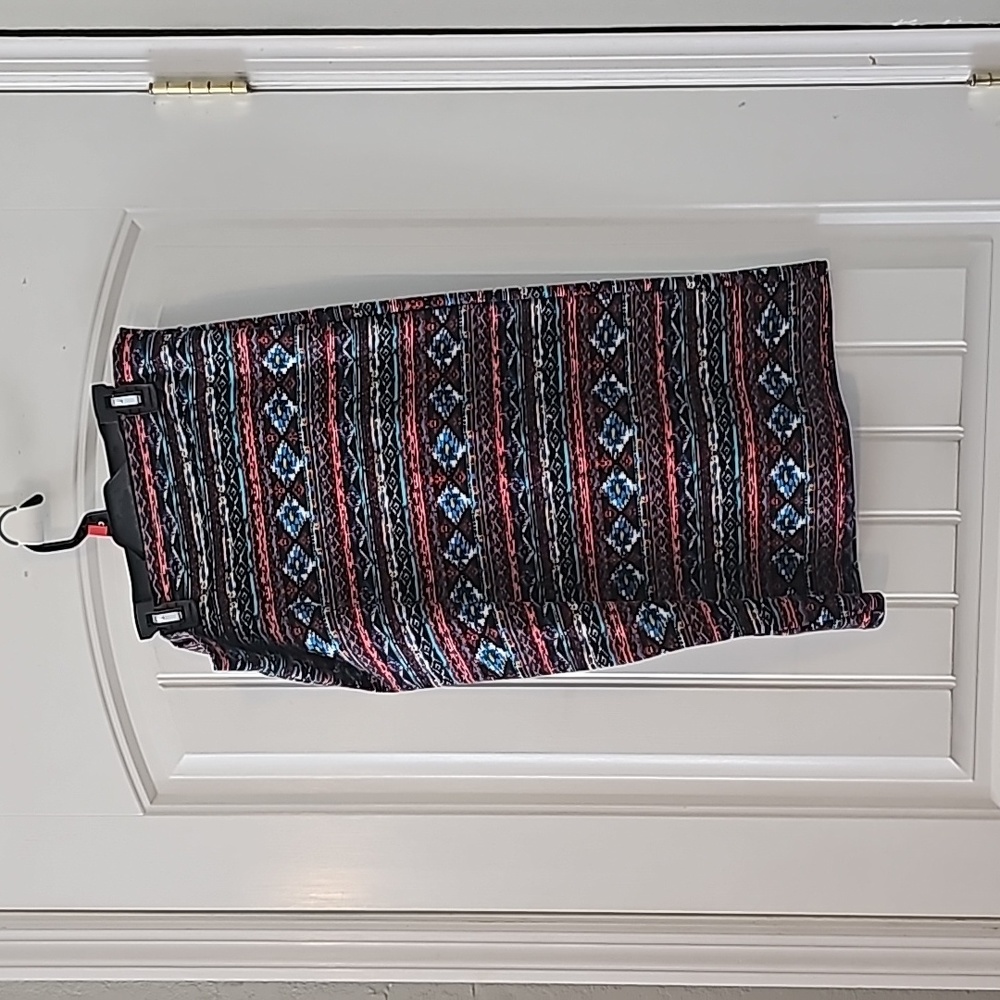 Tight fitting mid rise skirt